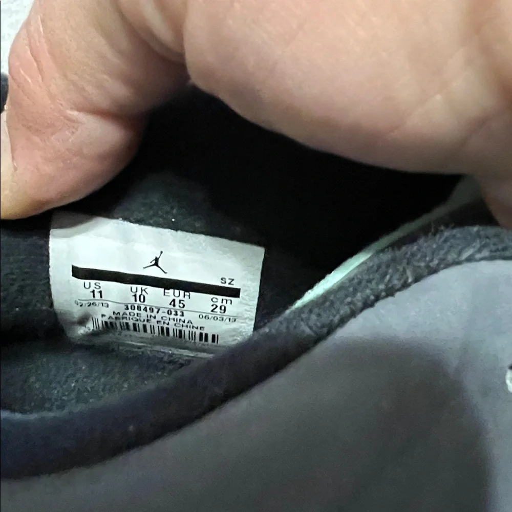 Jordan Retro High-Top Sneakers in Gray / Mint in EUC w/flaw in pic. Final sale! - Picture 3 of 13